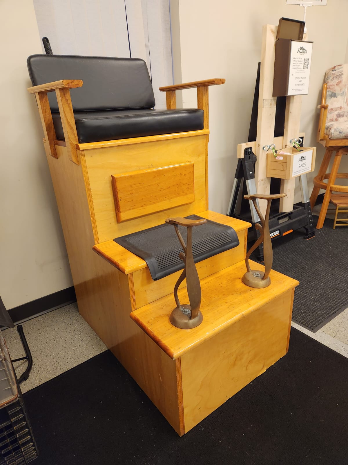 Shoe shine chair online for sale